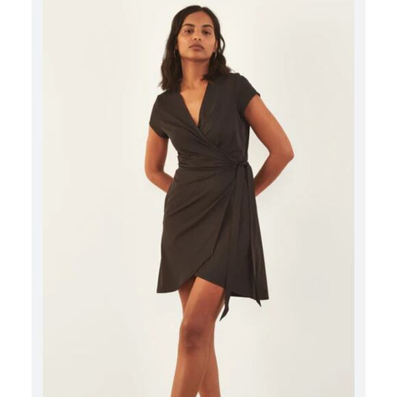 ADAY Super Cool Wrap Mini Dress V-Neck Black L Resort versatile capsule Preppy - Picture 1 of 6